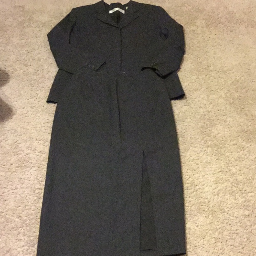 Valerie Stevens Suit, 6, EUC